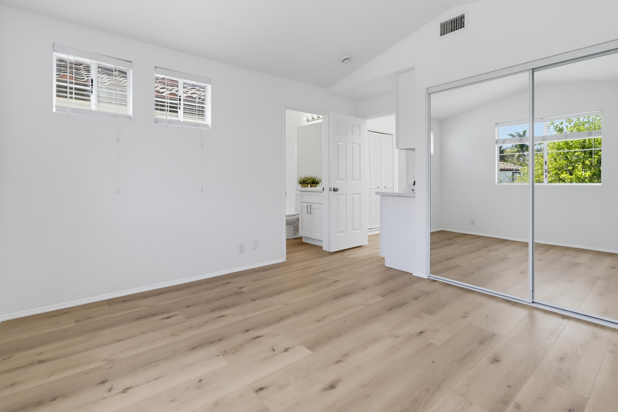 Virtual tour photo 15 of 28 for 1380 Callejon Andalusia Unit 13