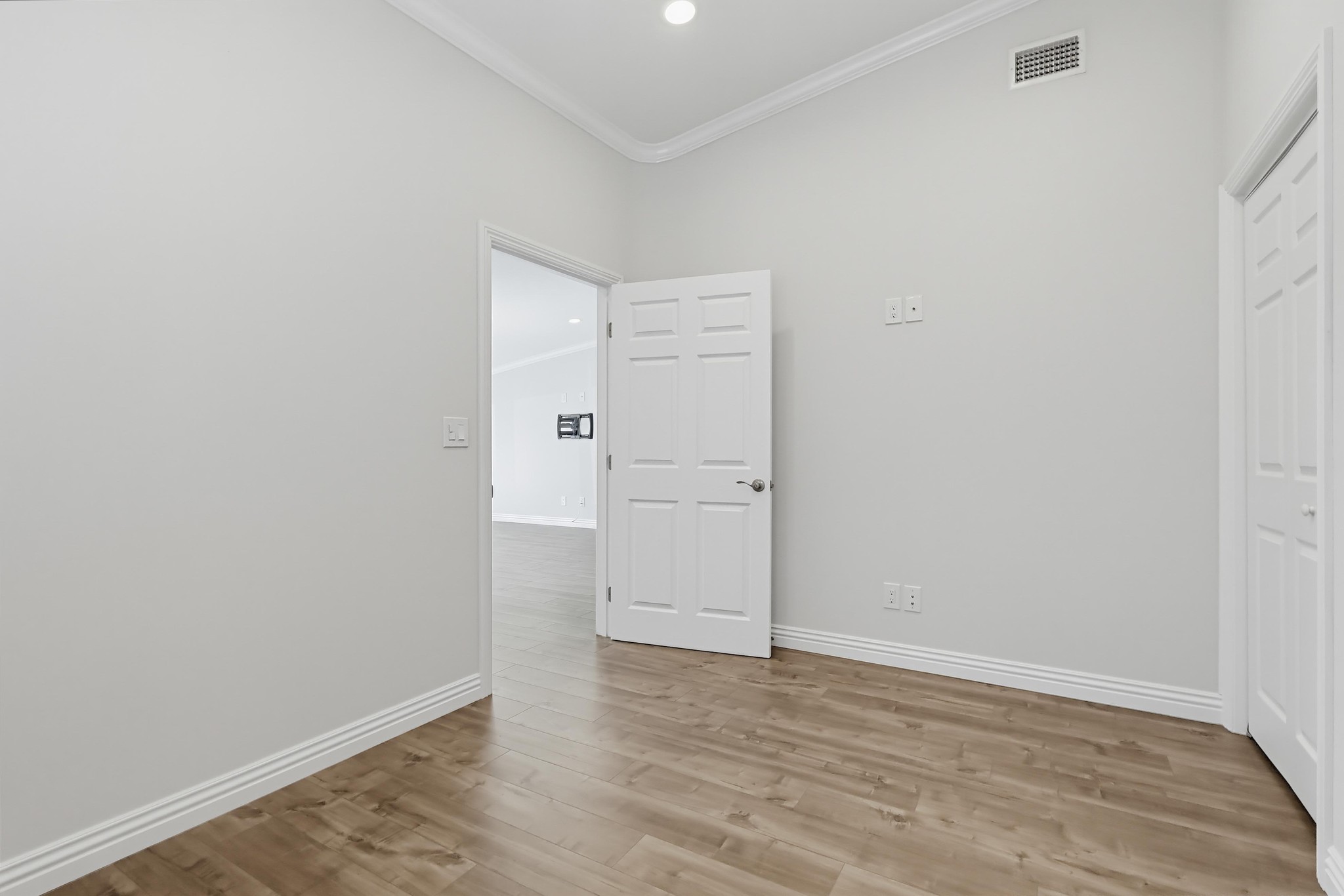 Virtual tour photo 35 of 52 for 1381 Monterey Rd #62a