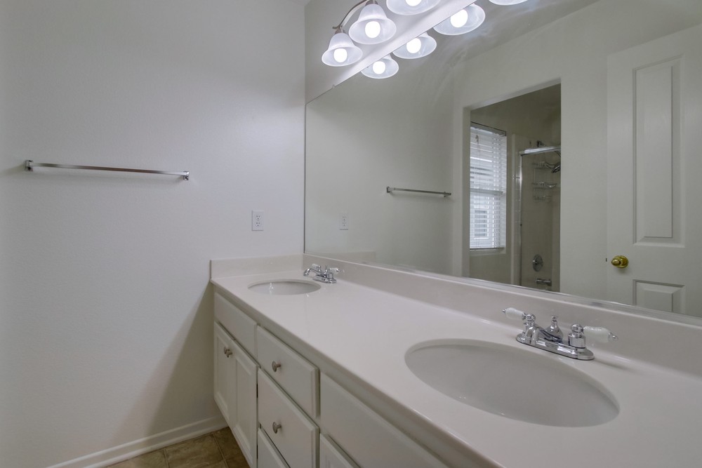 Virtual tour photo 37 of 46 for 13825 Fontanelle Pl
