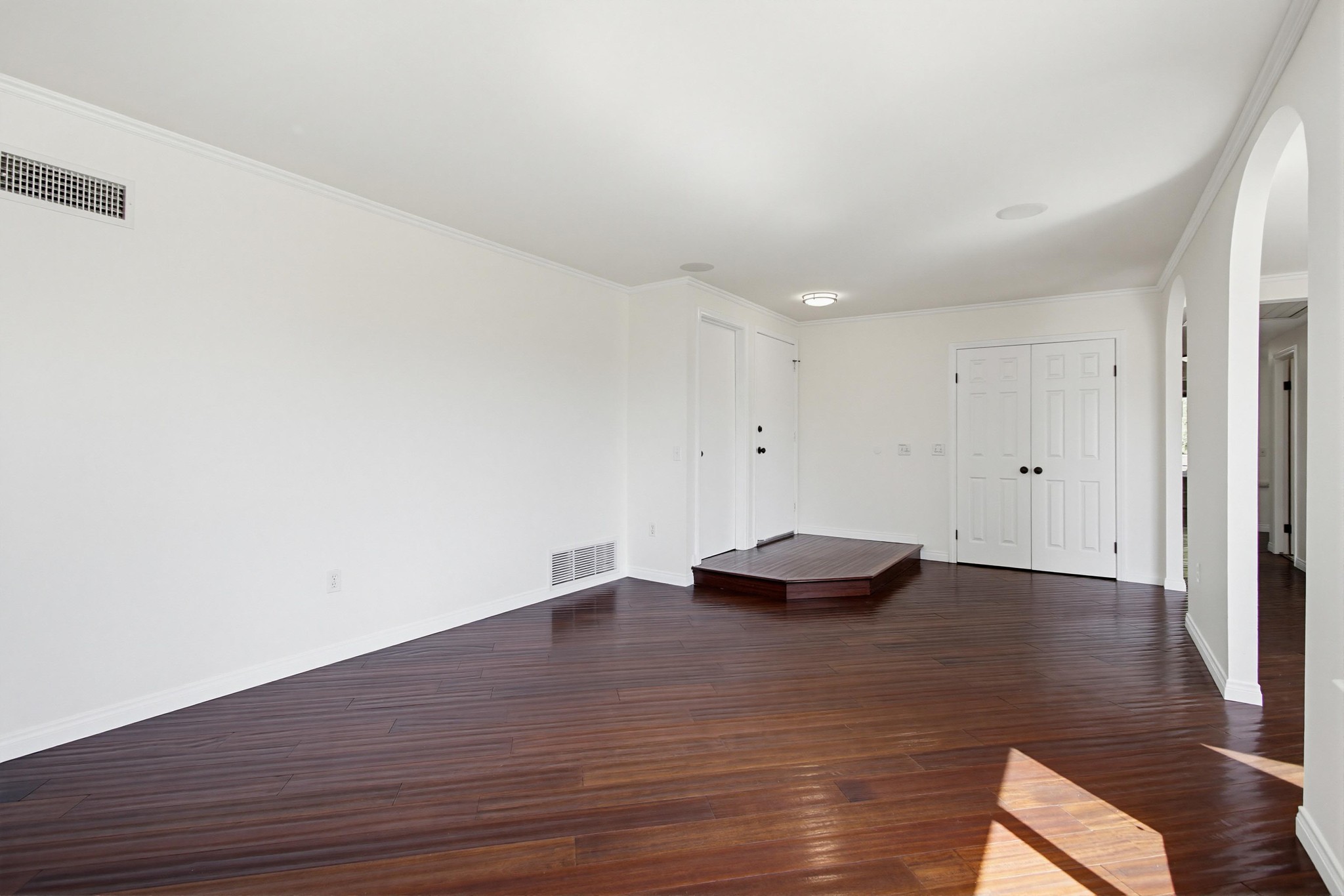 Virtual tour photo 15 of 59 for 13857 Olive Park Pl