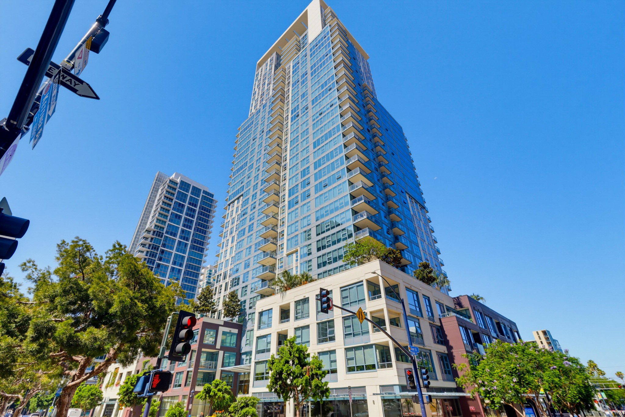 Virtual tour photo 5 of 50 for 1388 Kettner Blvd Unit 2409