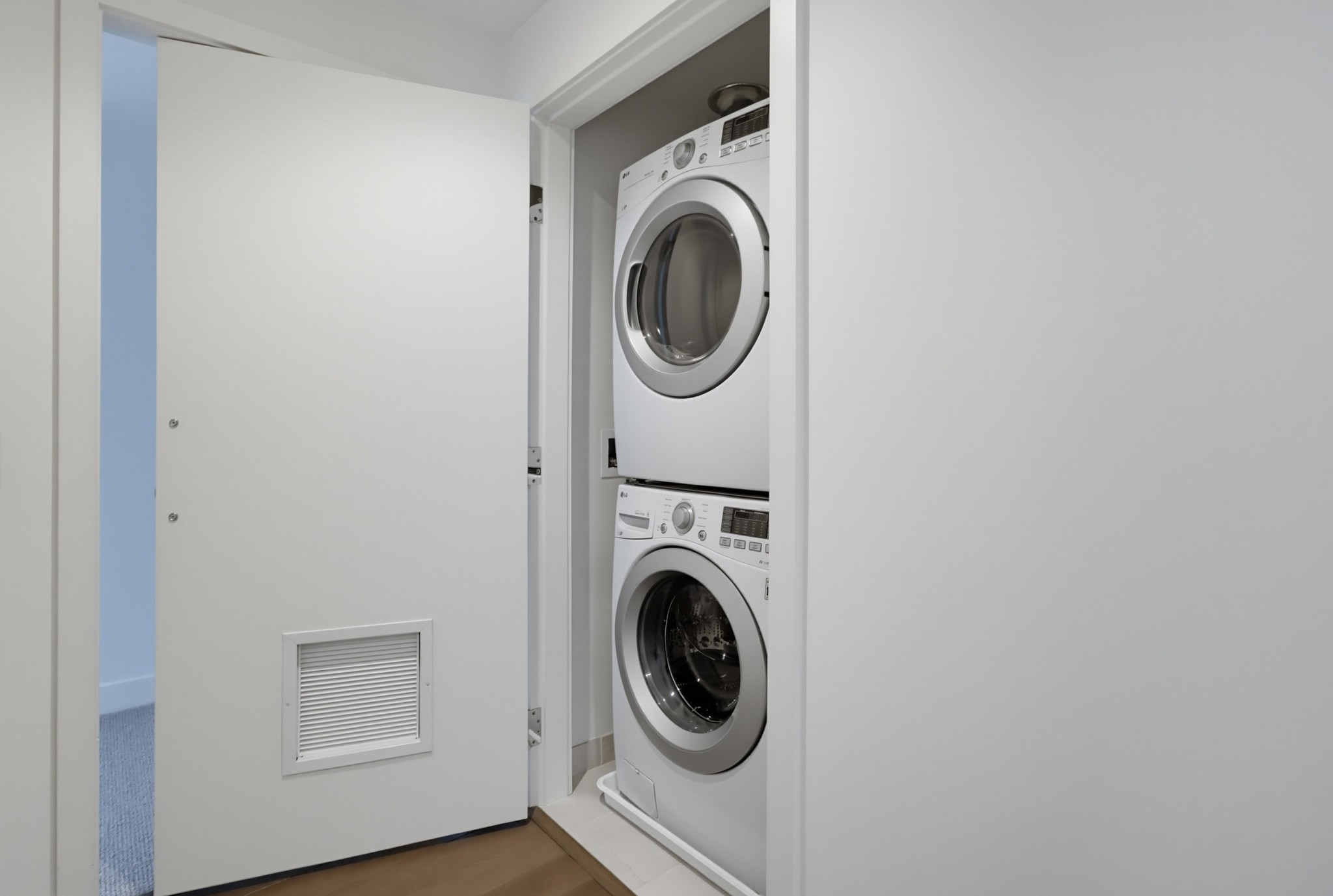Virtual tour photo 35 of 50 for 1388 Kettner Blvd Unit 2409