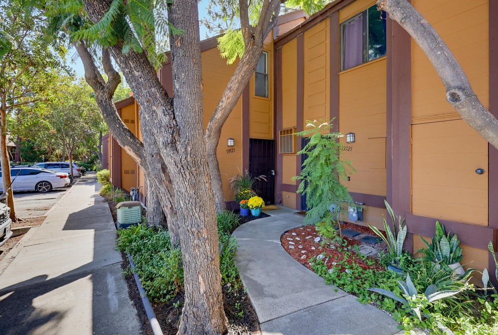 Virtual tour photo 5 of 86 for 13923 Bayside Dr