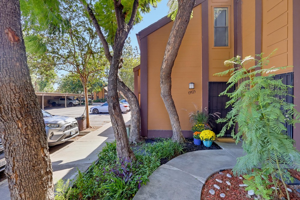Virtual tour photo 6 of 86 for 13923 Bayside Dr