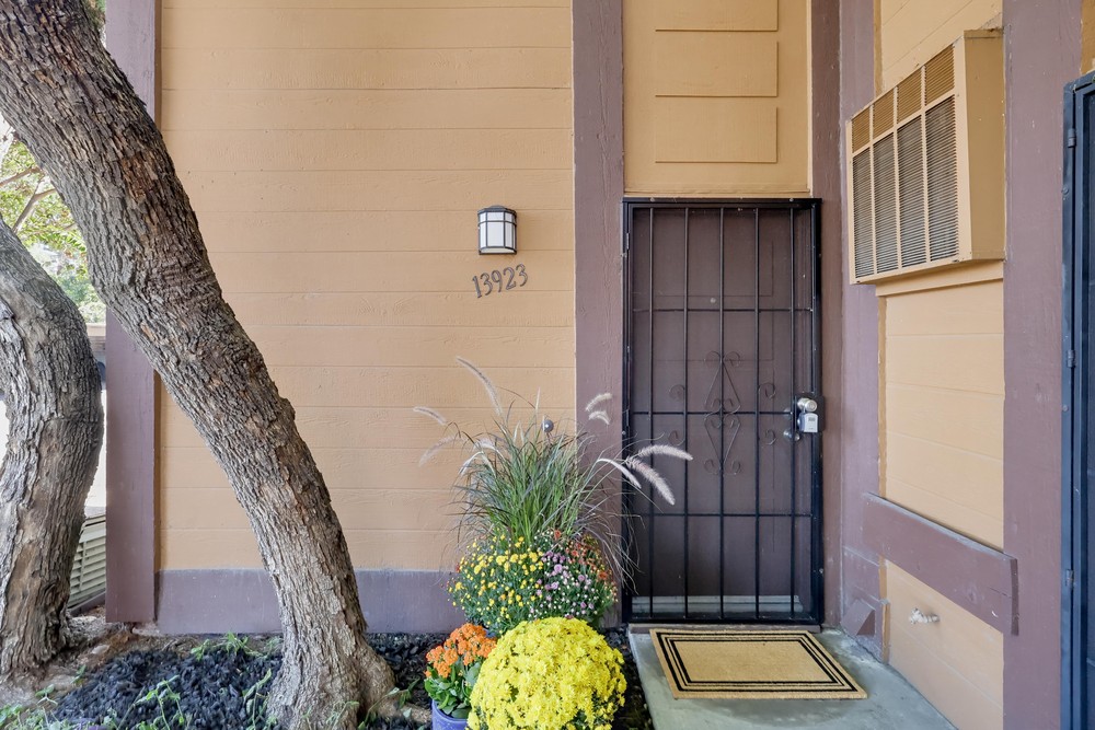 Virtual tour photo 7 of 86 for 13923 Bayside Dr