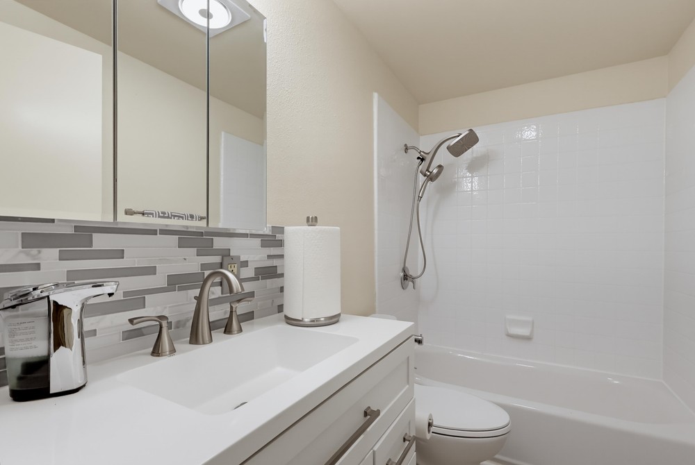 Virtual tour photo 34 of 86 for 13923 Bayside Dr