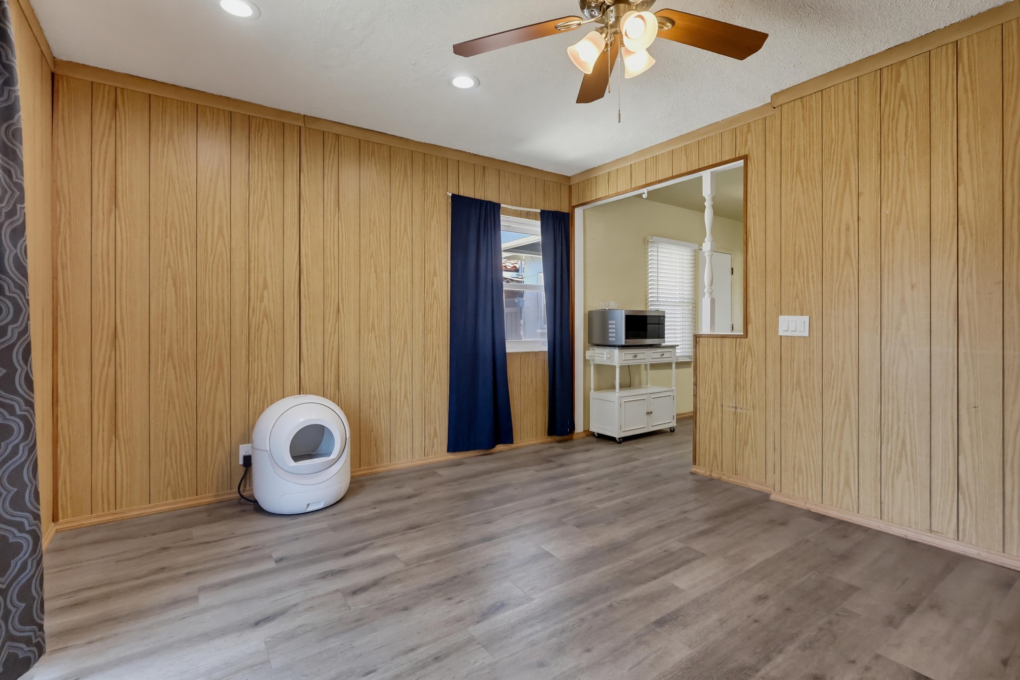 Virtual tour photo 13 of 43 for 13923 Maidstone Ave