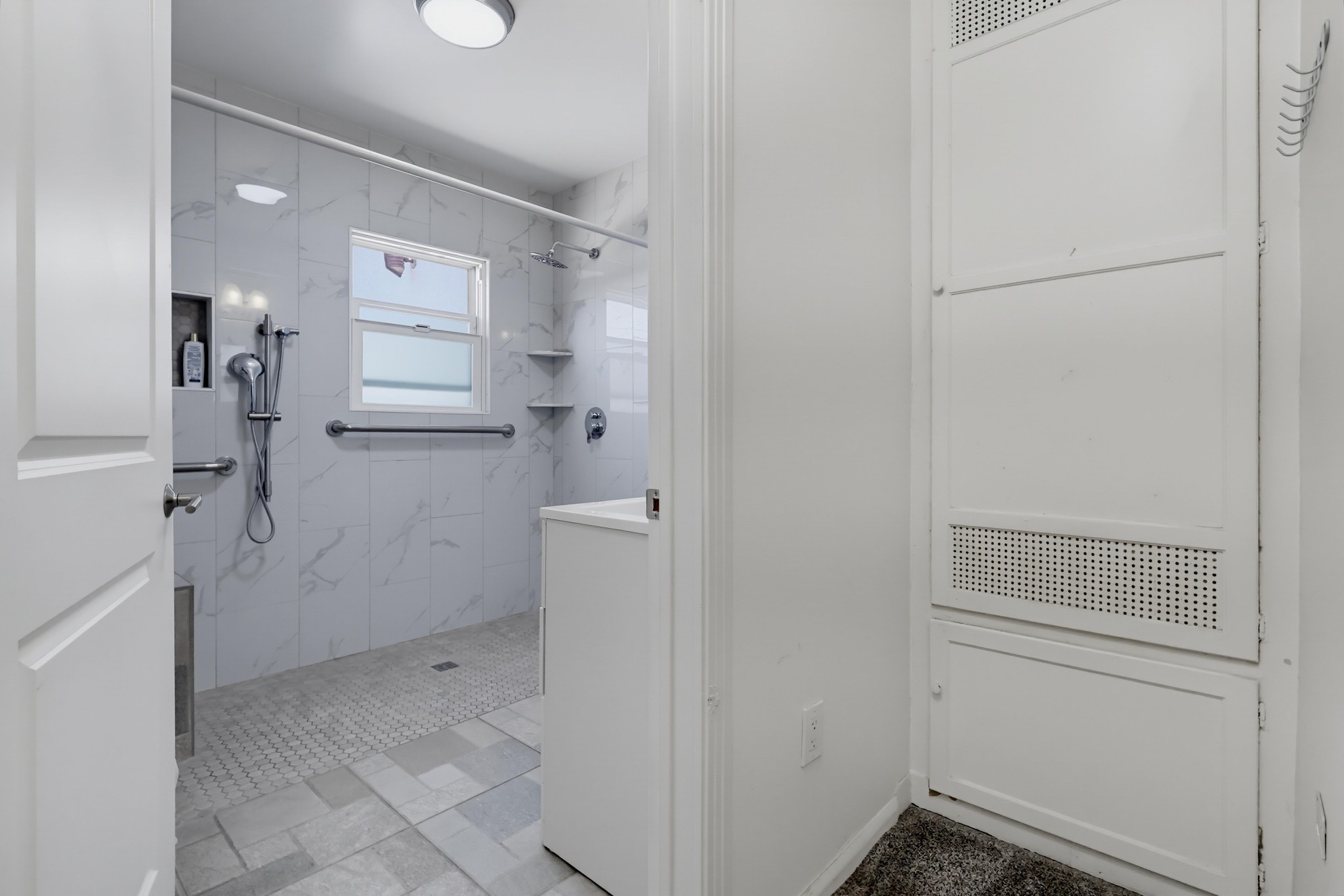 Virtual tour photo 21 of 43 for 13923 Maidstone Ave
