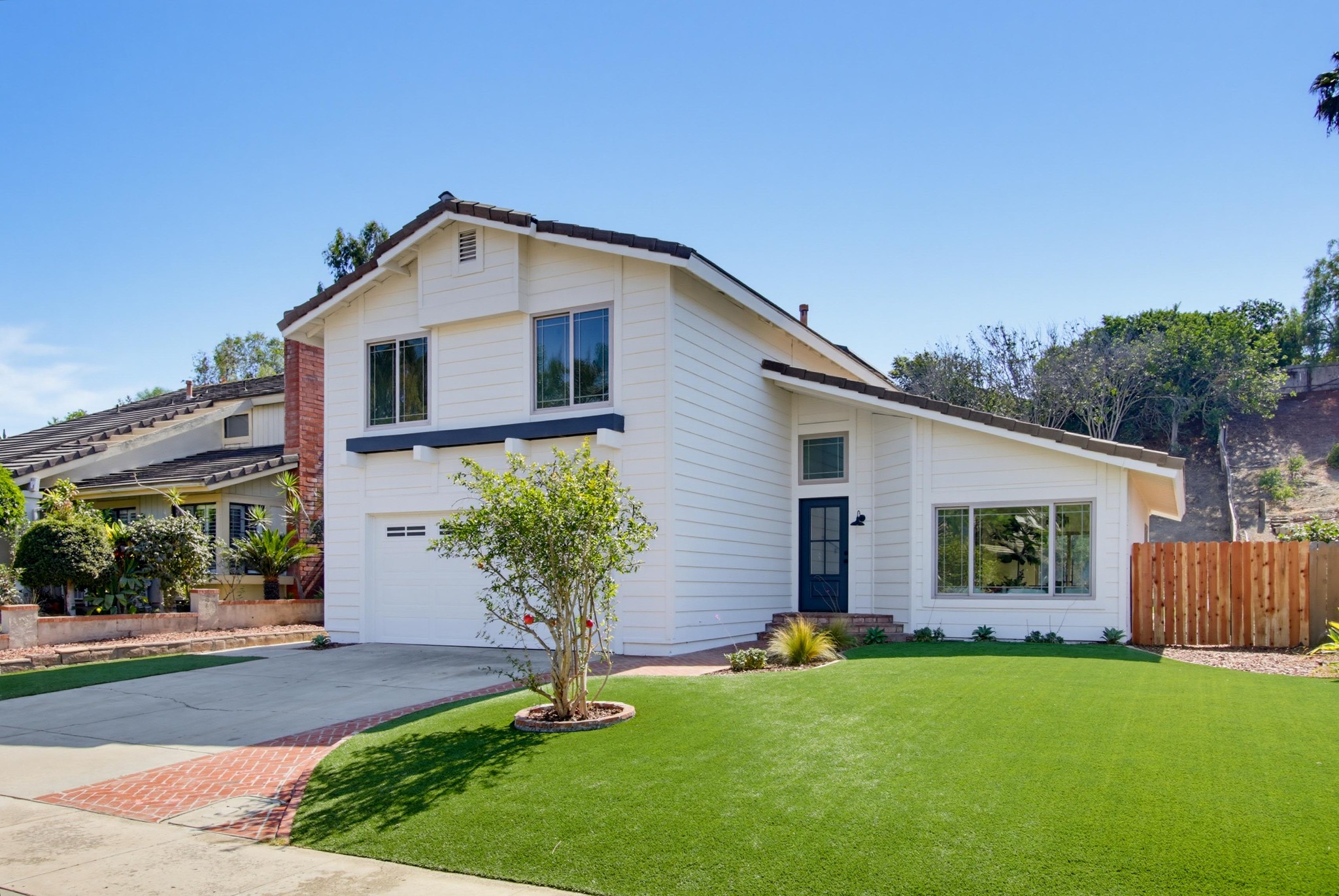 Virtual tour photo 1 of 56 for 13936 Barrymore St