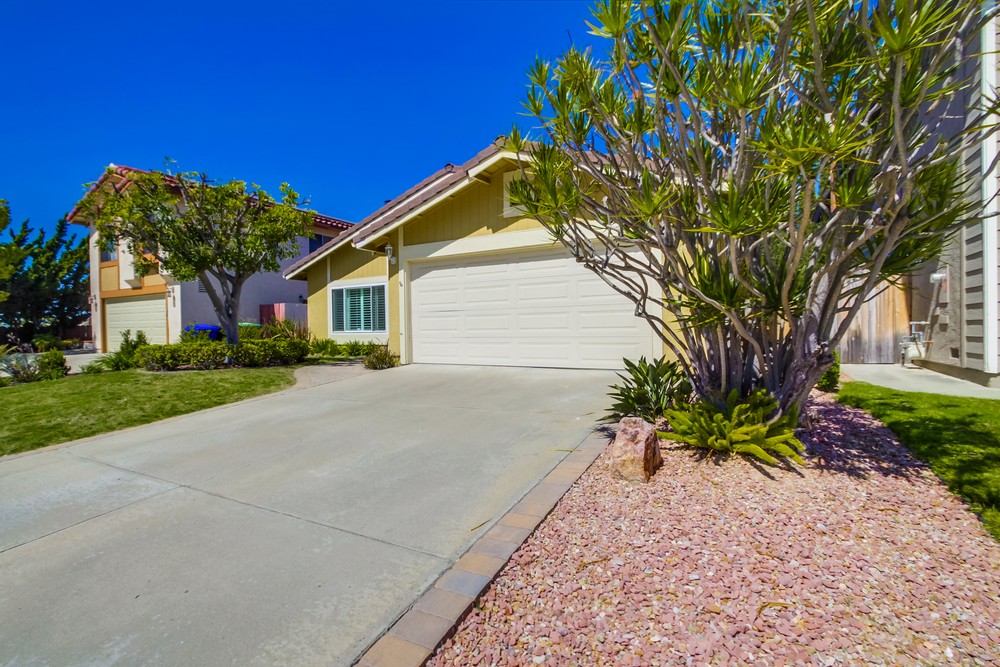Virtual tour photo 4 of 54 for 13961 Barrymore St