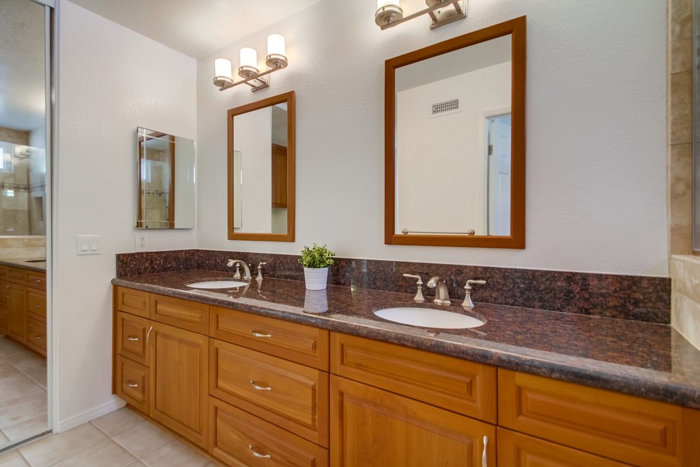 Virtual tour photo 33 of 54 for 13961 Barrymore St