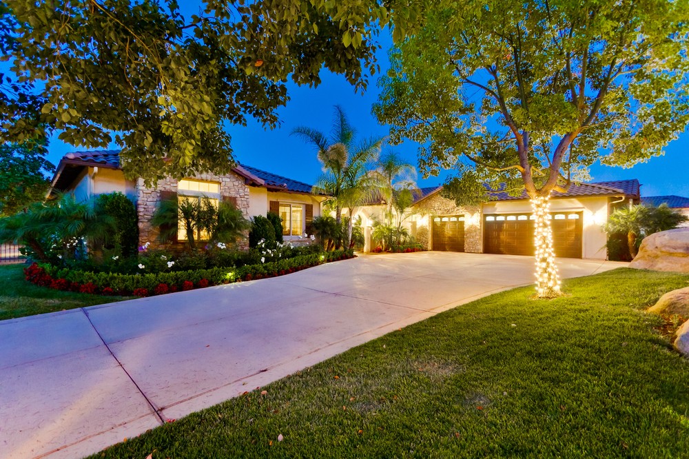 Virtual tour photo 3 of 63 for 14014 Lake Poway