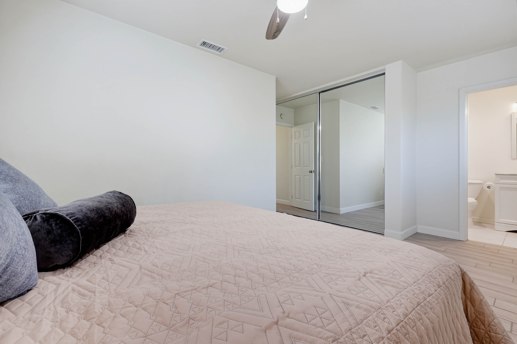 Virtual tour photo 42 of 56 for 1403 E Florida Pl