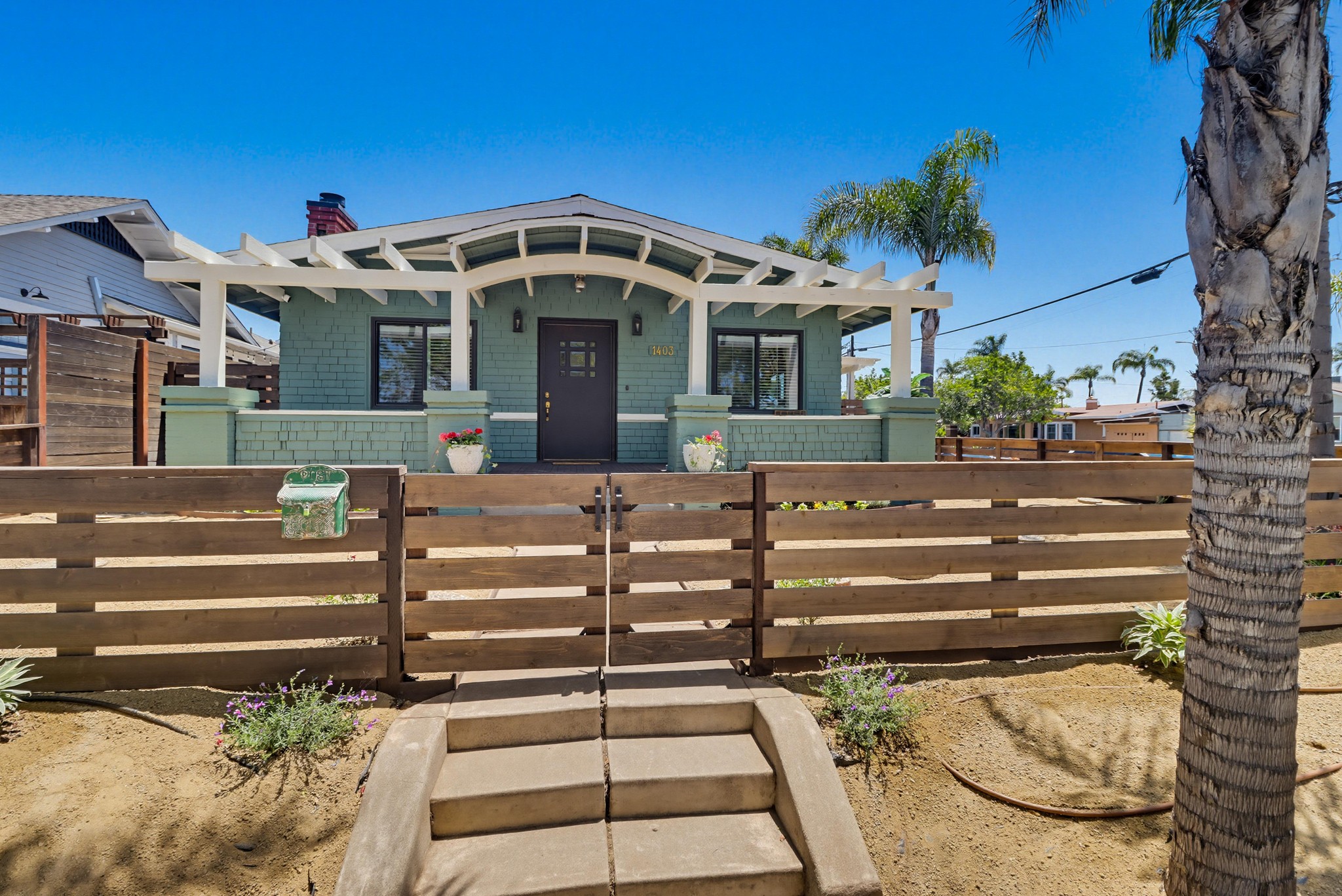 Virtual tour photo 5 of 62 for 1403 Fern St