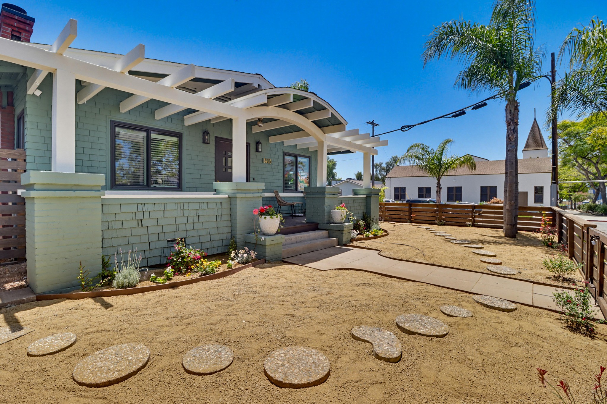 Virtual tour photo 8 of 62 for 1403 Fern St
