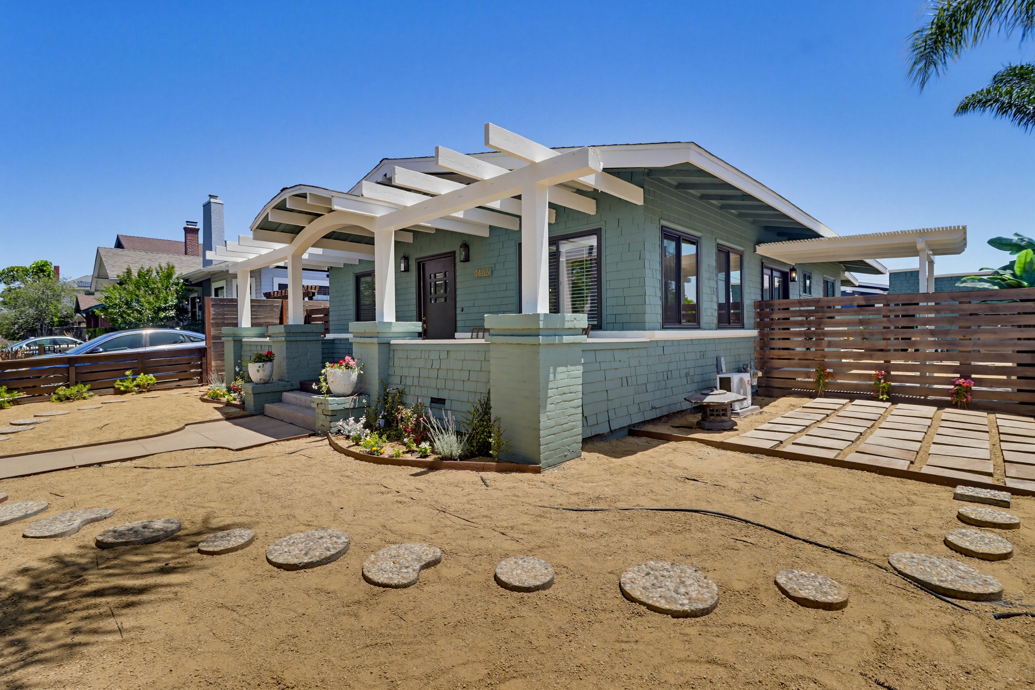 Virtual tour photo 10 of 62 for 1403 Fern St