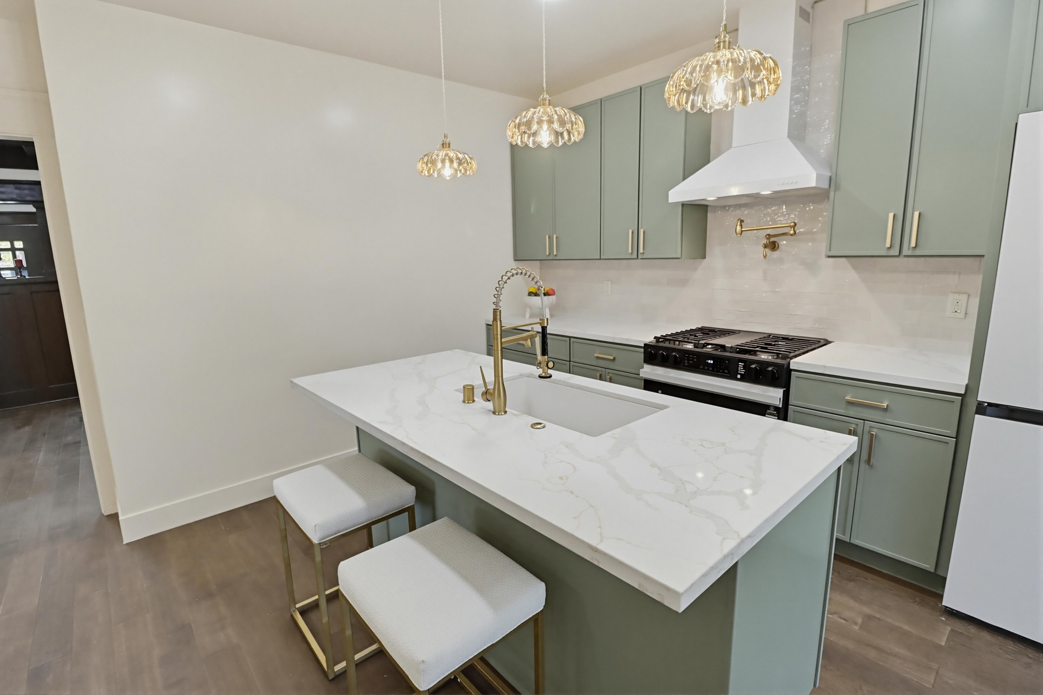 Virtual tour photo 32 of 62 for 1403 Fern St