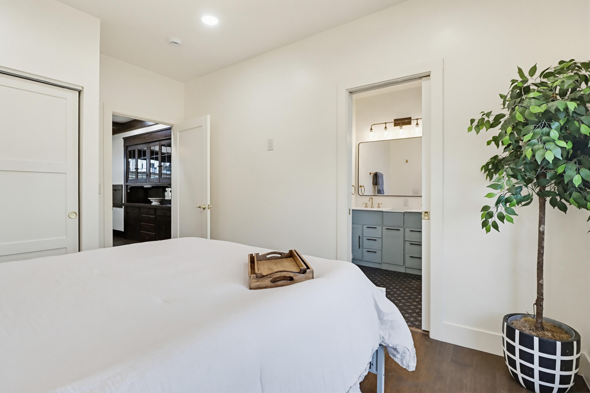 Virtual tour photo 41 of 62 for 1403 Fern St