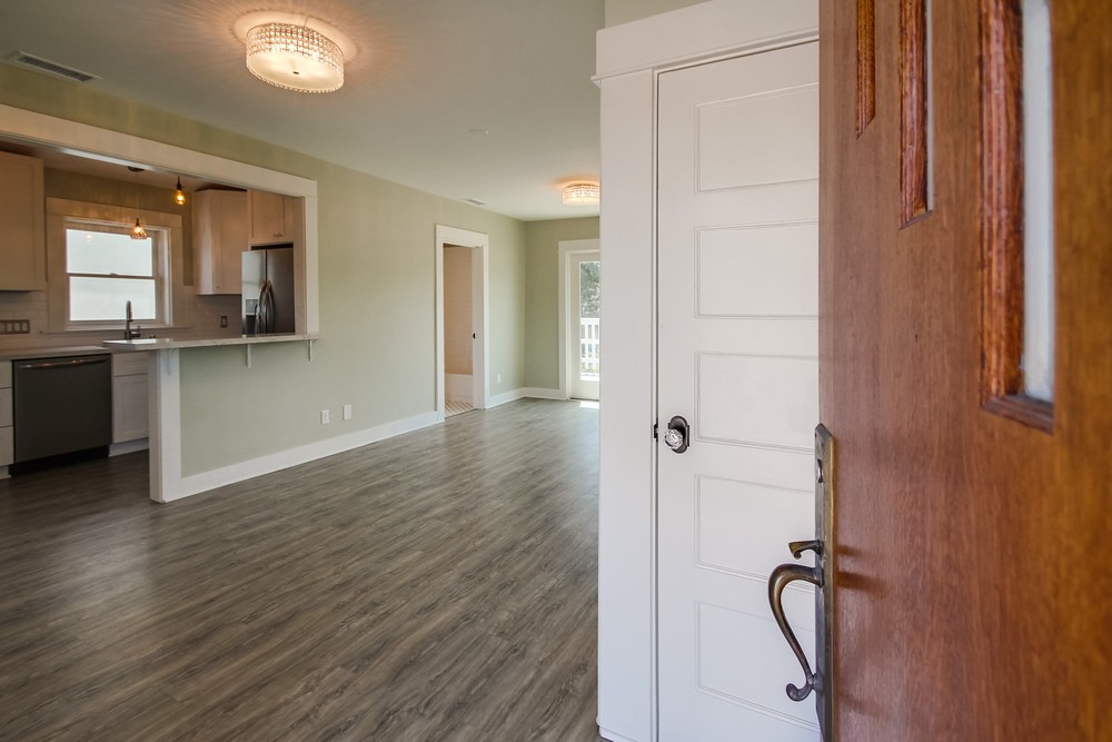Virtual tour photo 9 of 60 for 1409 Brookes Ave