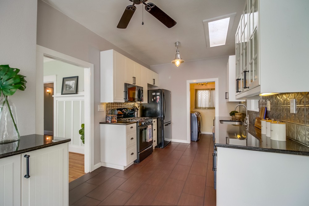 Virtual tour photo 18 of 39 for 1415 Grove St
