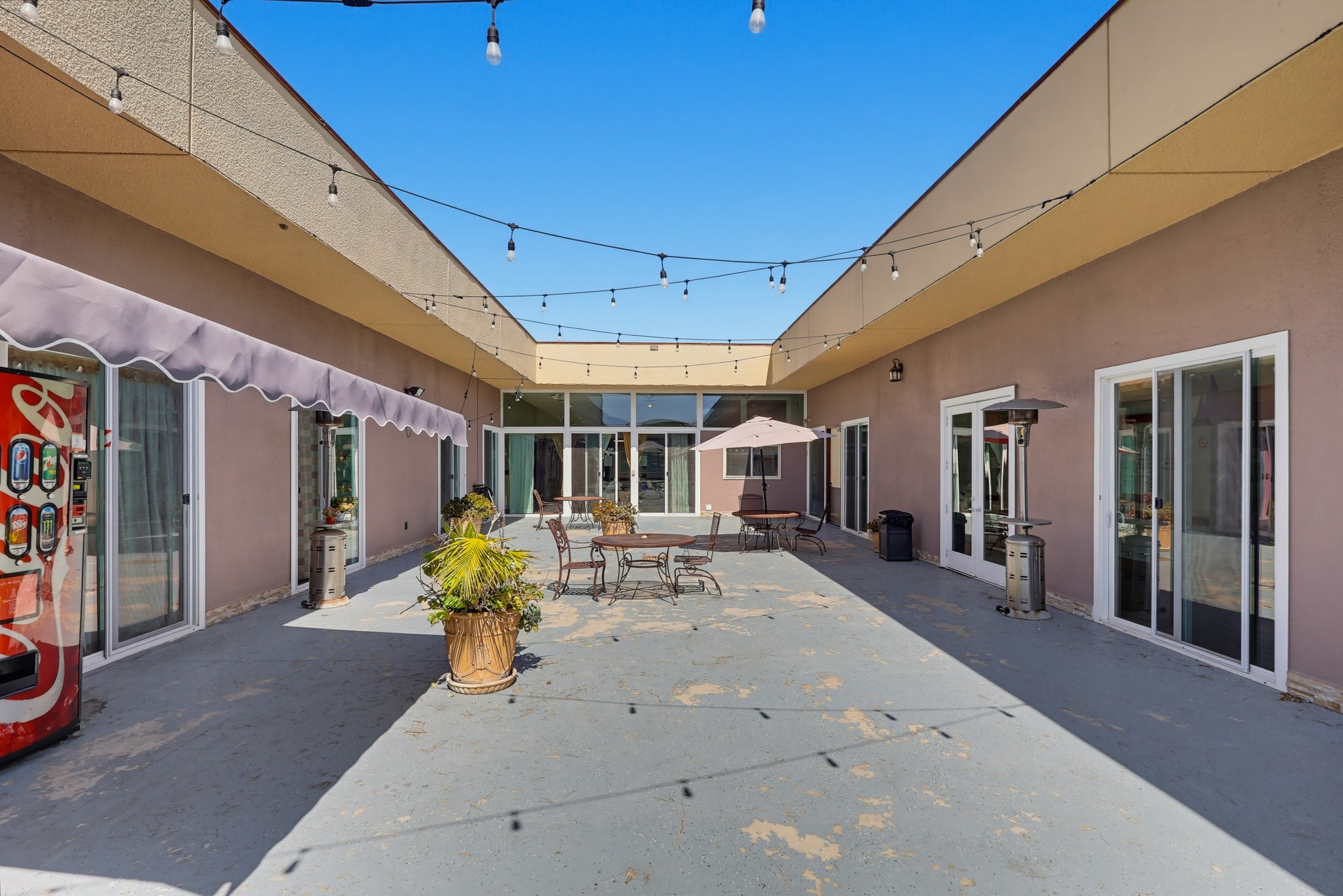 Virtual tour photo 6 of 75 for 1416 W 6th St