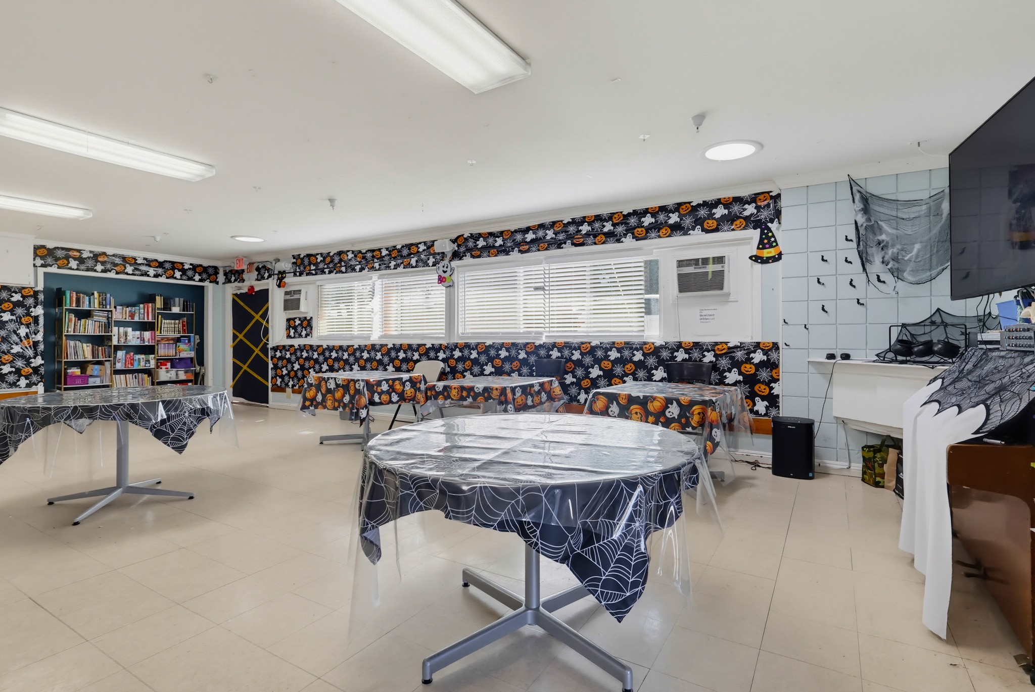 Virtual tour photo 25 of 75 for 1416 W 6th St