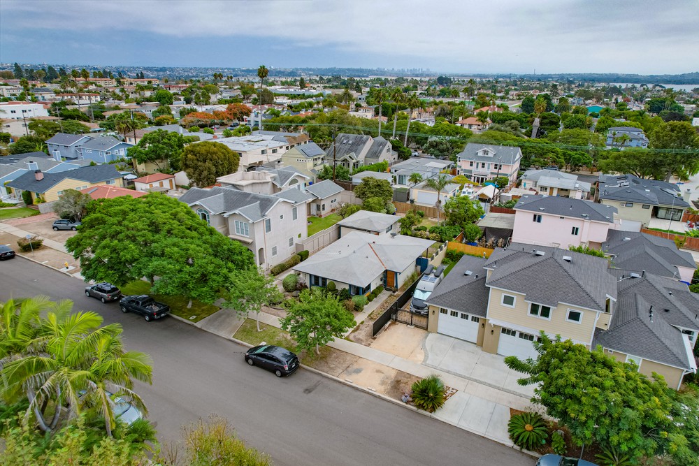 Virtual tour photo 11 of 38 for 1421 Law St