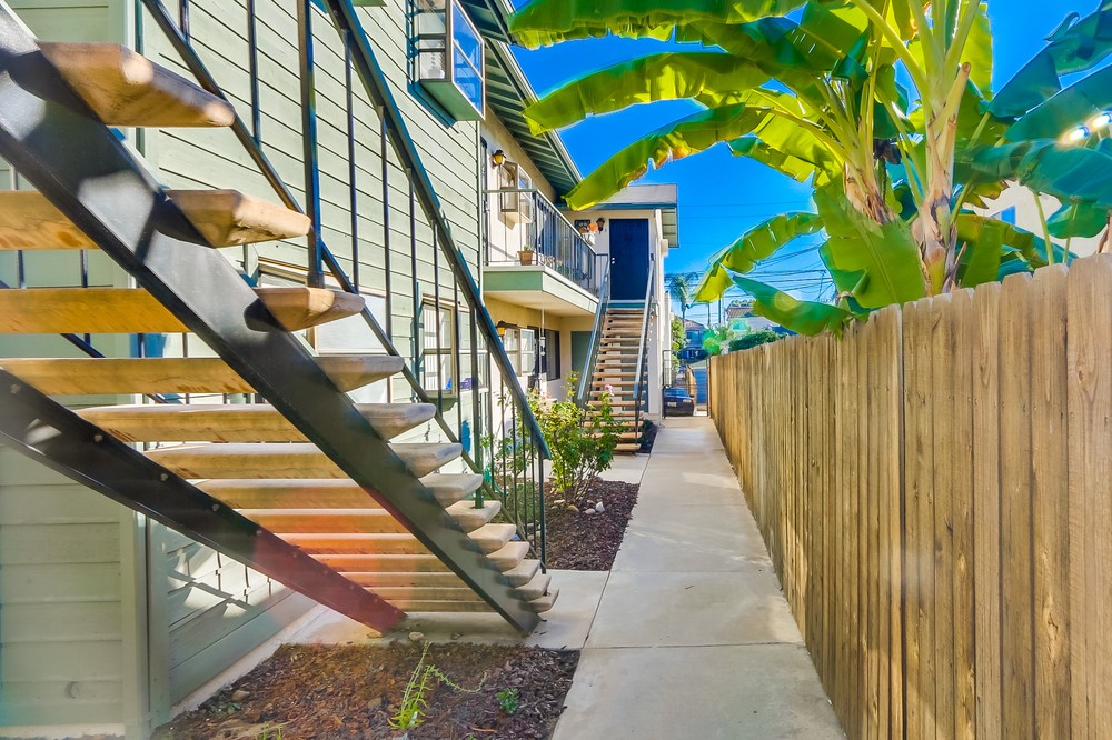 Virtual tour photo 8 of 51 for 1435 Essex St #4