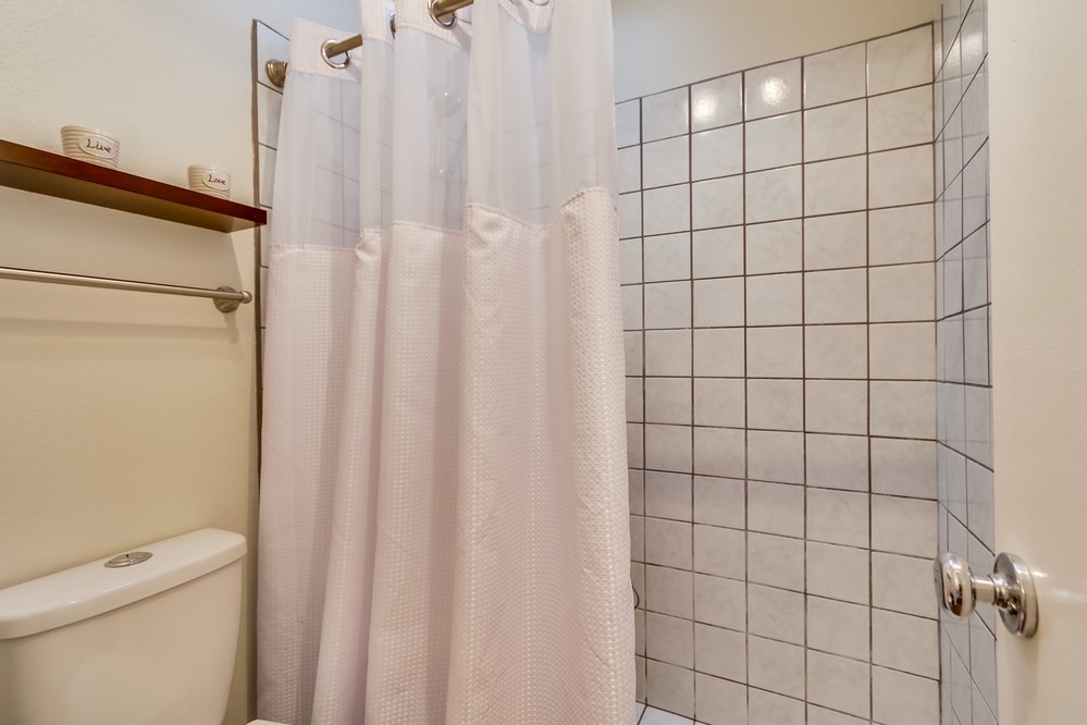 Virtual tour photo 40 of 51 for 1435 Essex St #4
