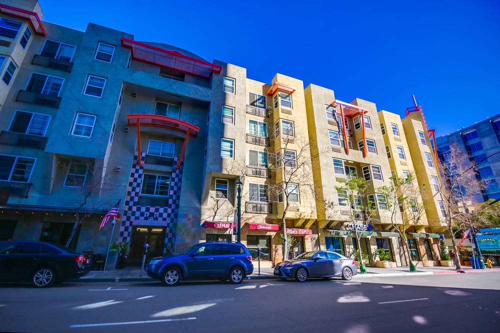 Virtual tour photo 5 of 37 for 1435 India St #406