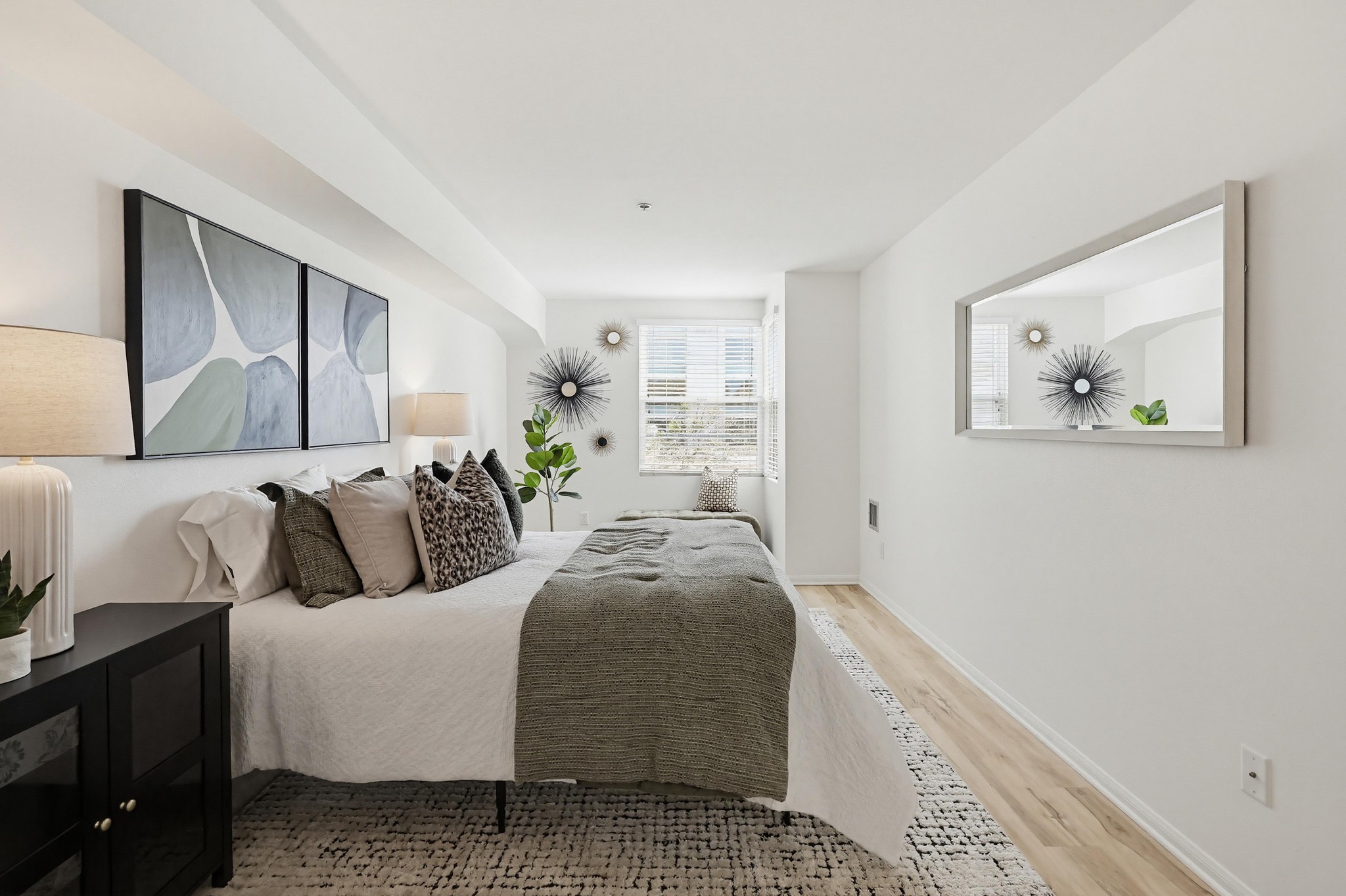 Virtual tour photo 26 of 67 for 1435 India St UNIT 406