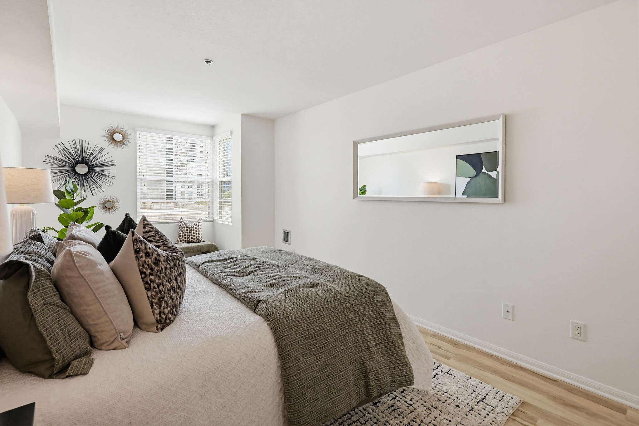 Virtual tour photo 27 of 67 for 1435 India St UNIT 406