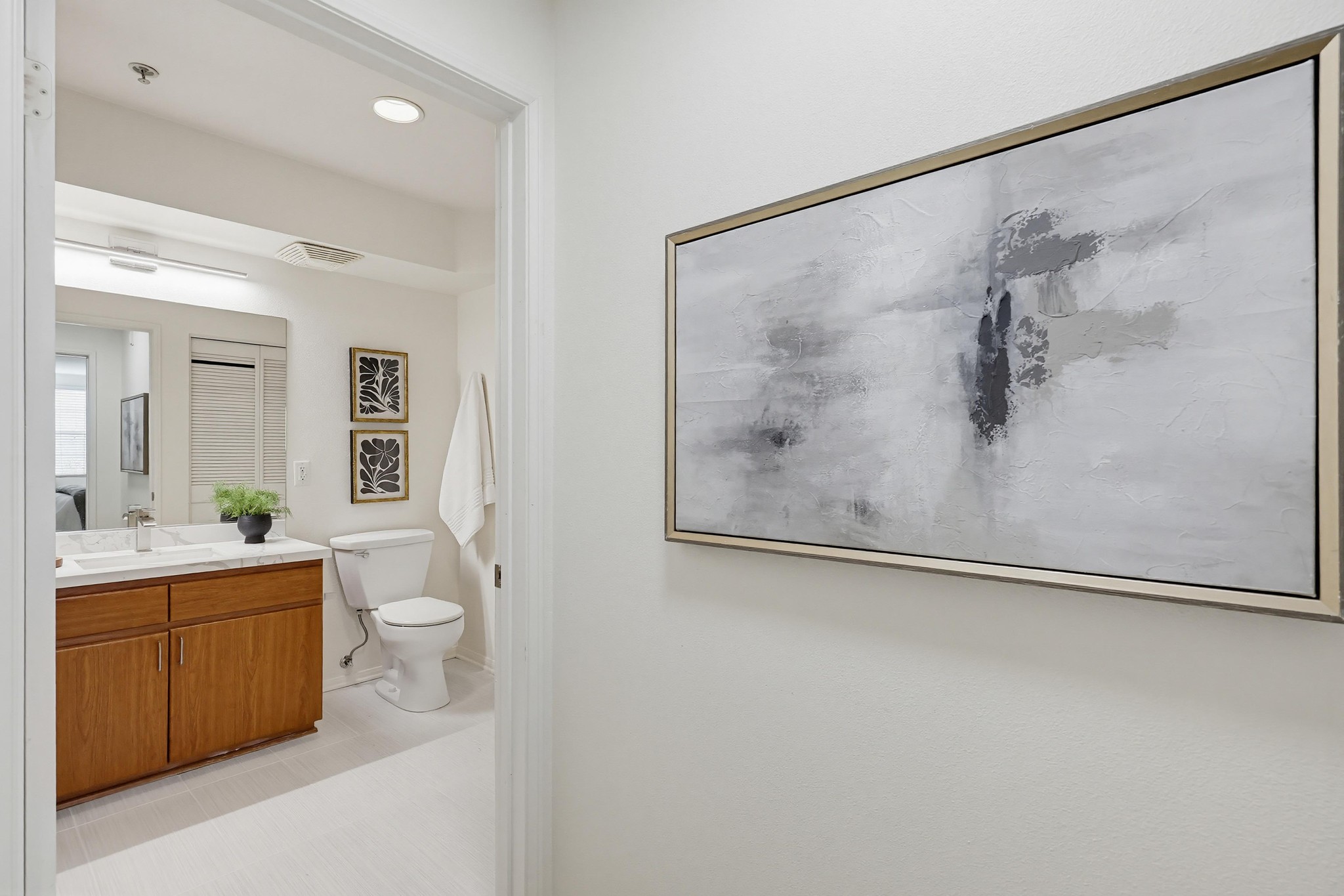 Virtual tour photo 32 of 67 for 1435 India St UNIT 406