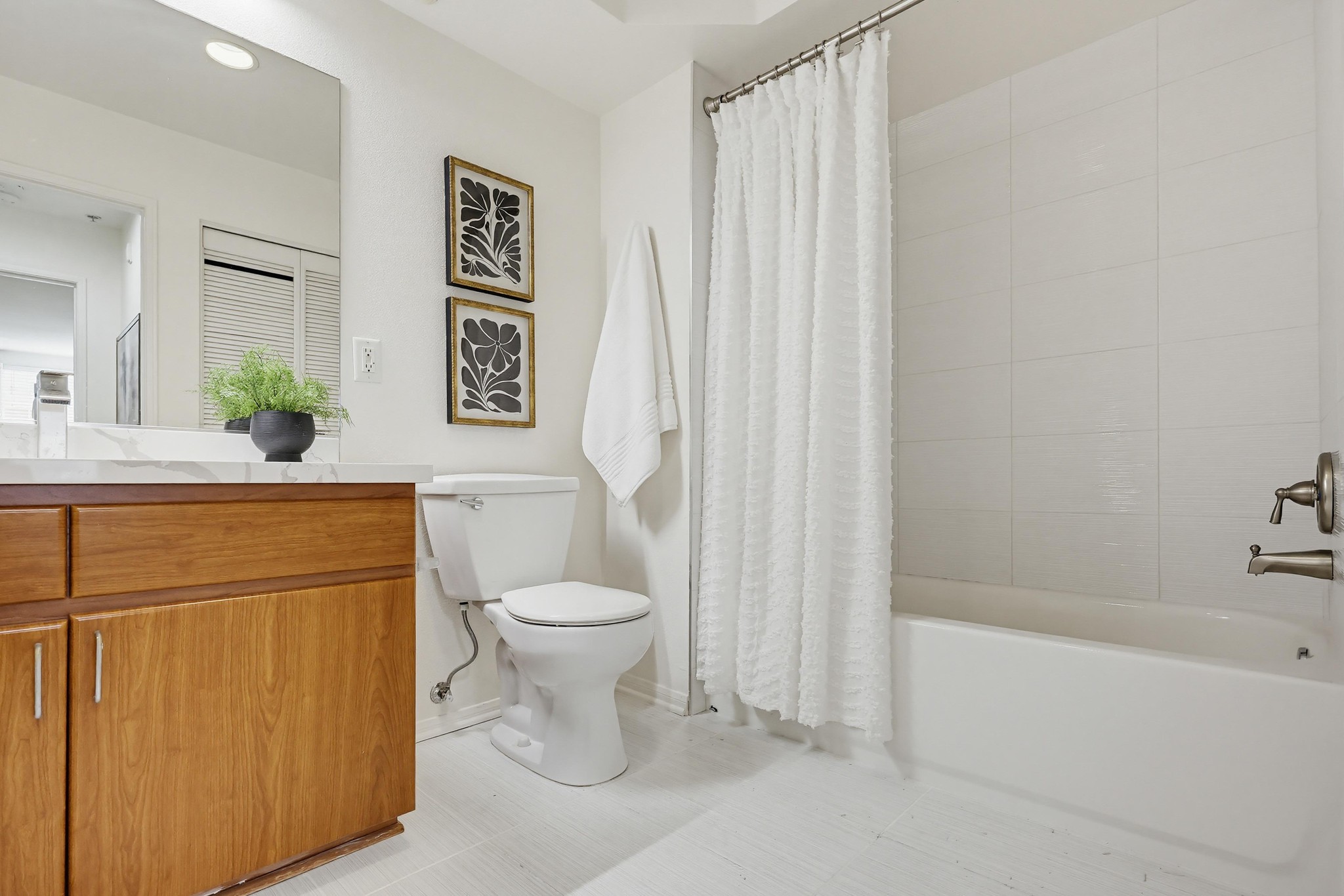 Virtual tour photo 33 of 67 for 1435 India St UNIT 406