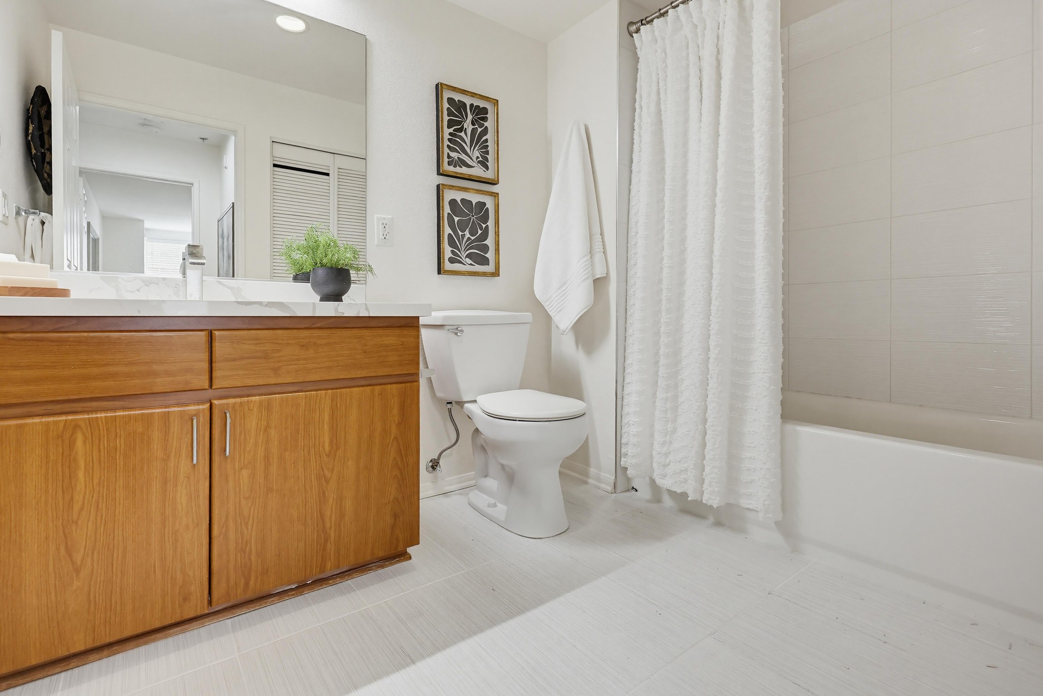Virtual tour photo 34 of 67 for 1435 India St UNIT 406