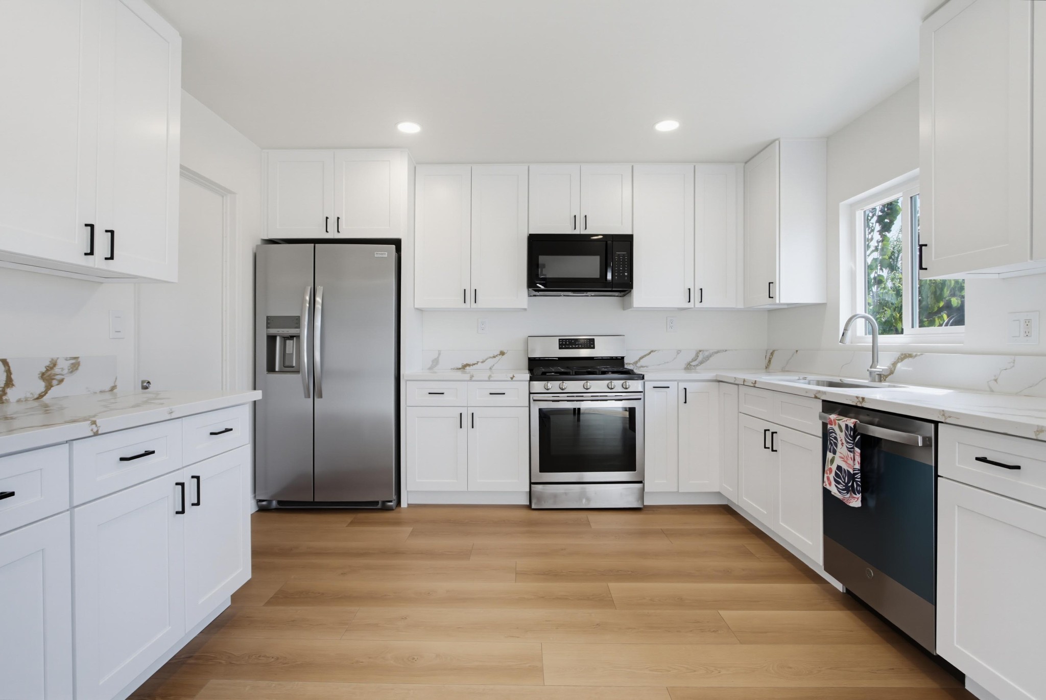 Virtual tour photo 17 of 41 for 1439 E Mission Ave