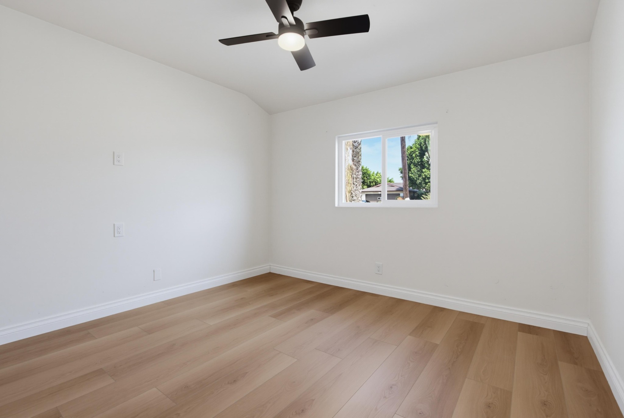 Virtual tour photo 20 of 41 for 1439 E Mission Ave