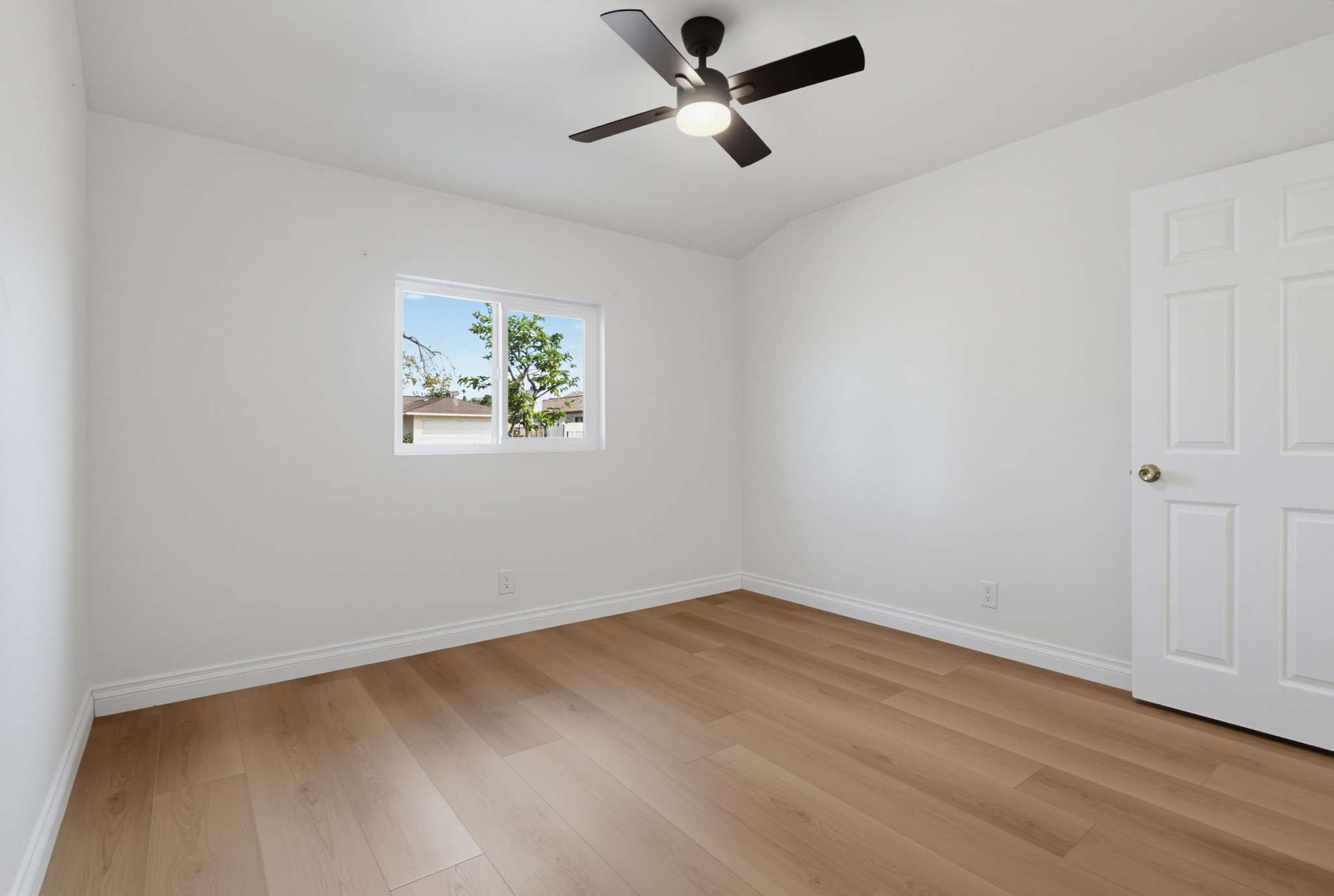 Virtual tour photo 21 of 41 for 1439 E Mission Ave