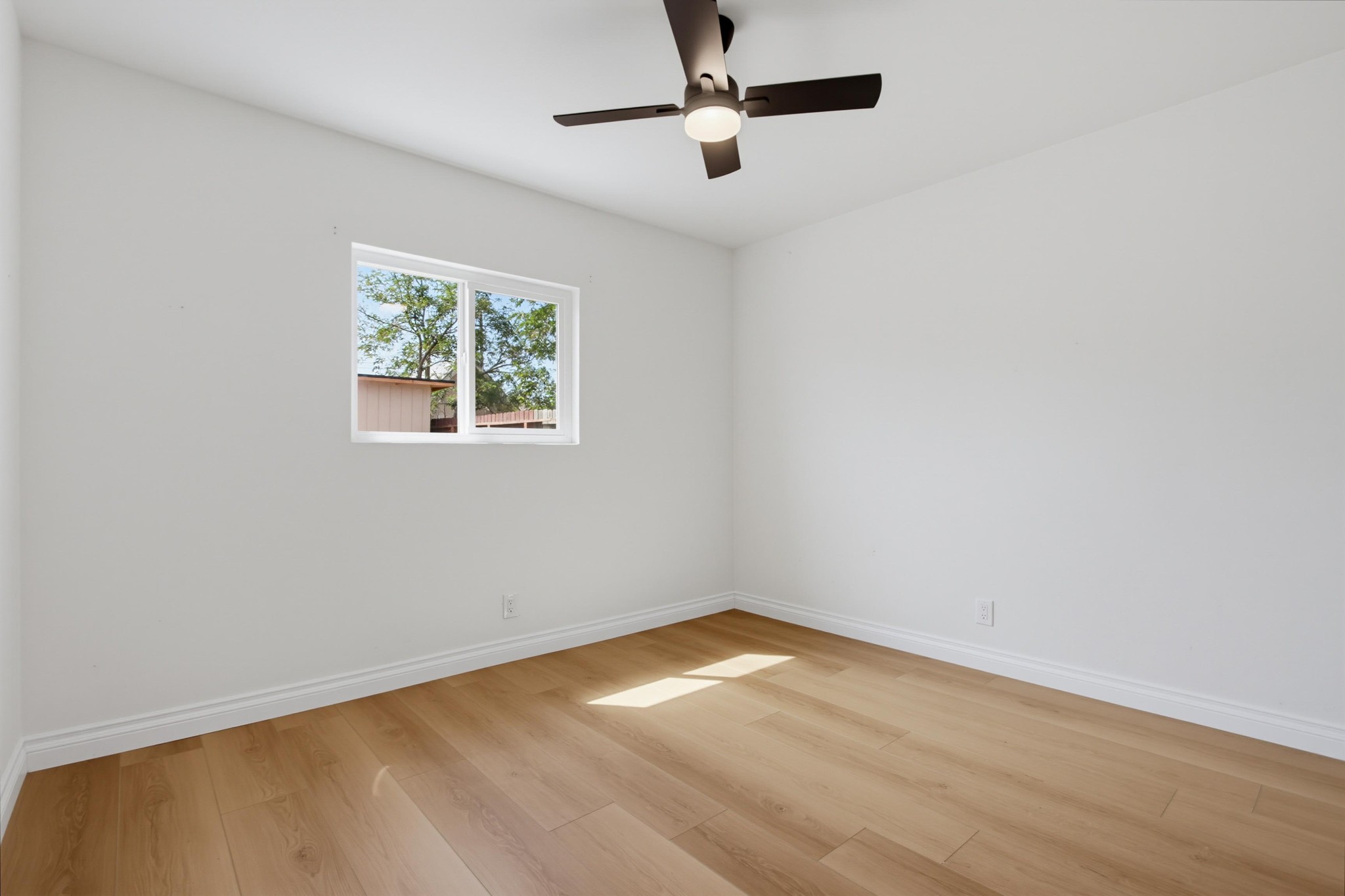 Virtual tour photo 25 of 41 for 1439 E Mission Ave