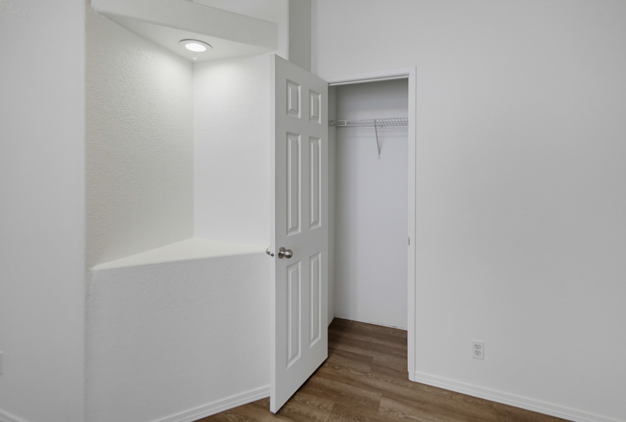 Virtual tour photo 21 of 61 for 1440 S Orange Ave