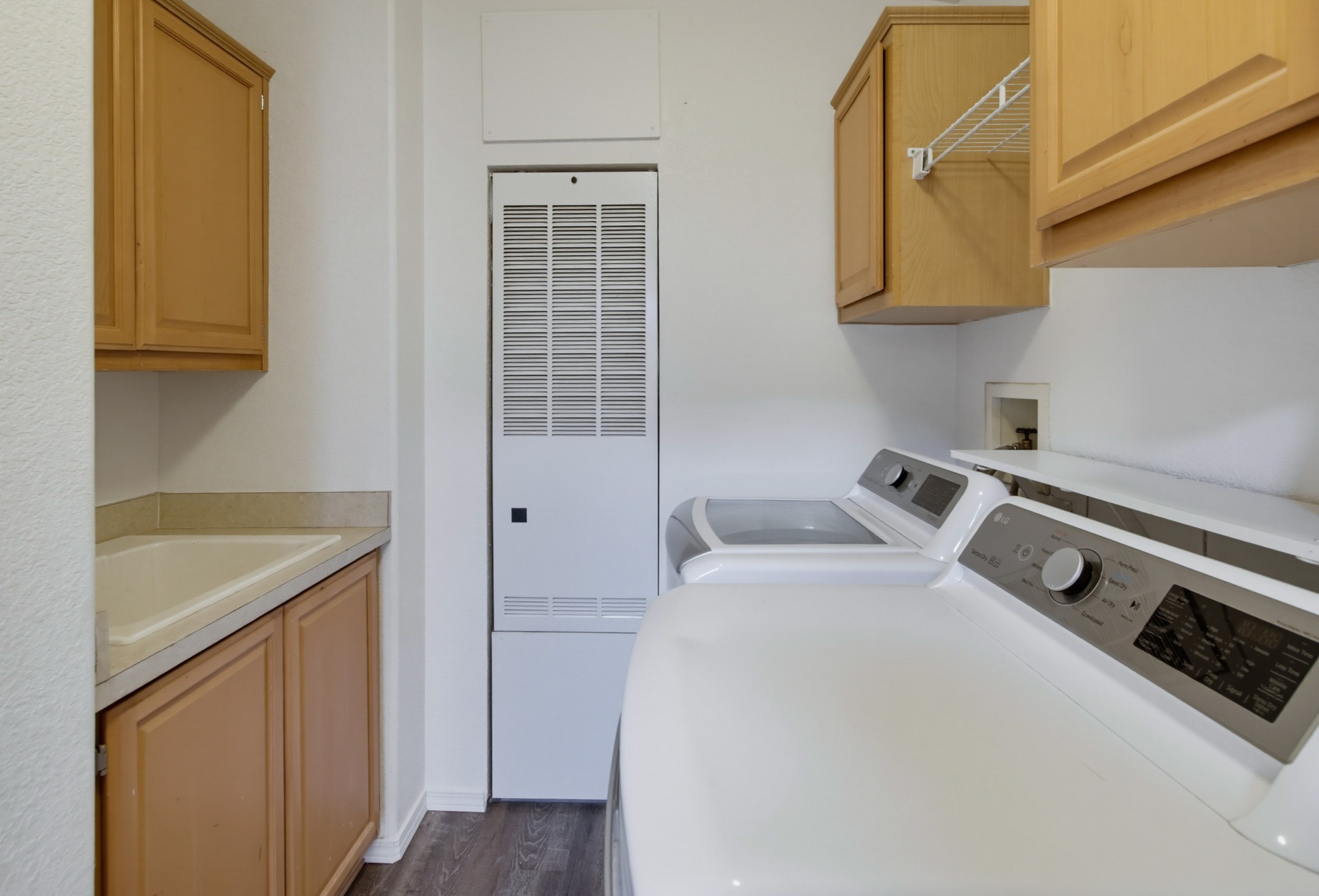 Virtual tour photo 22 of 61 for 1440 S Orange Ave