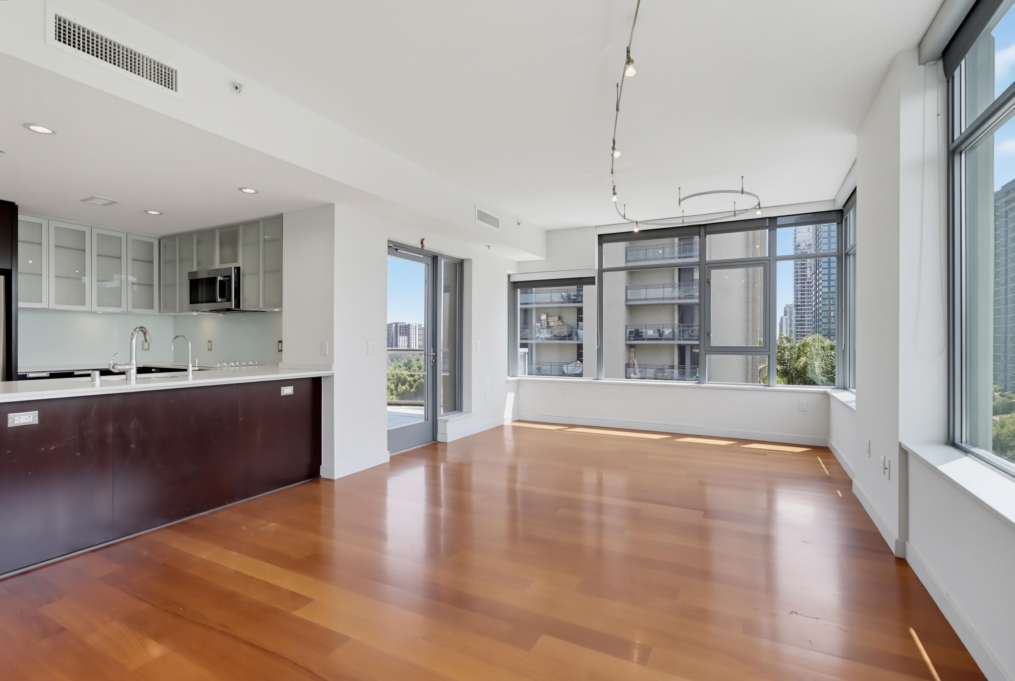Virtual tour photo 7 of 52 for 1441 Ninth Ave Unit 507