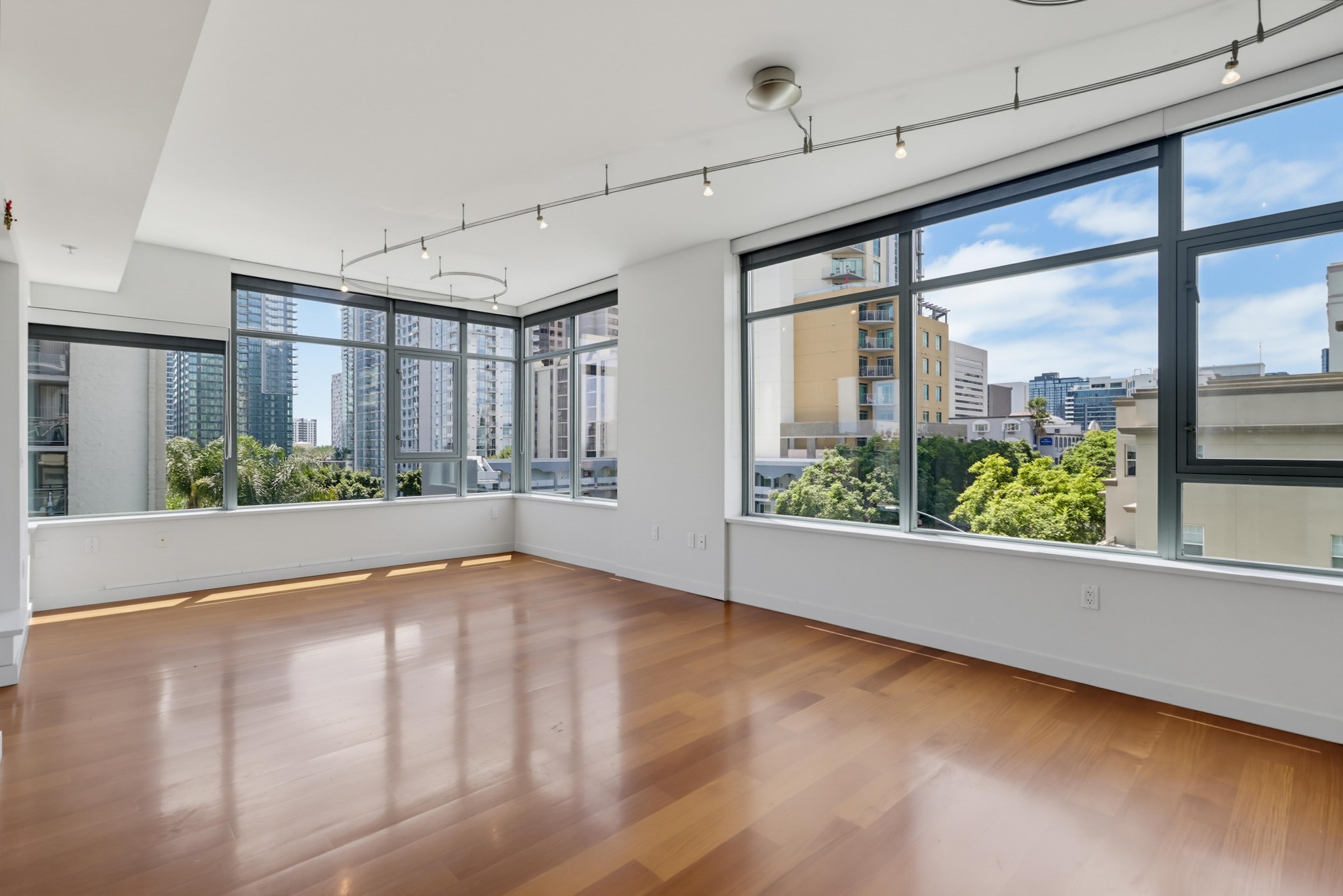 Virtual tour photo 8 of 52 for 1441 Ninth Ave Unit 507