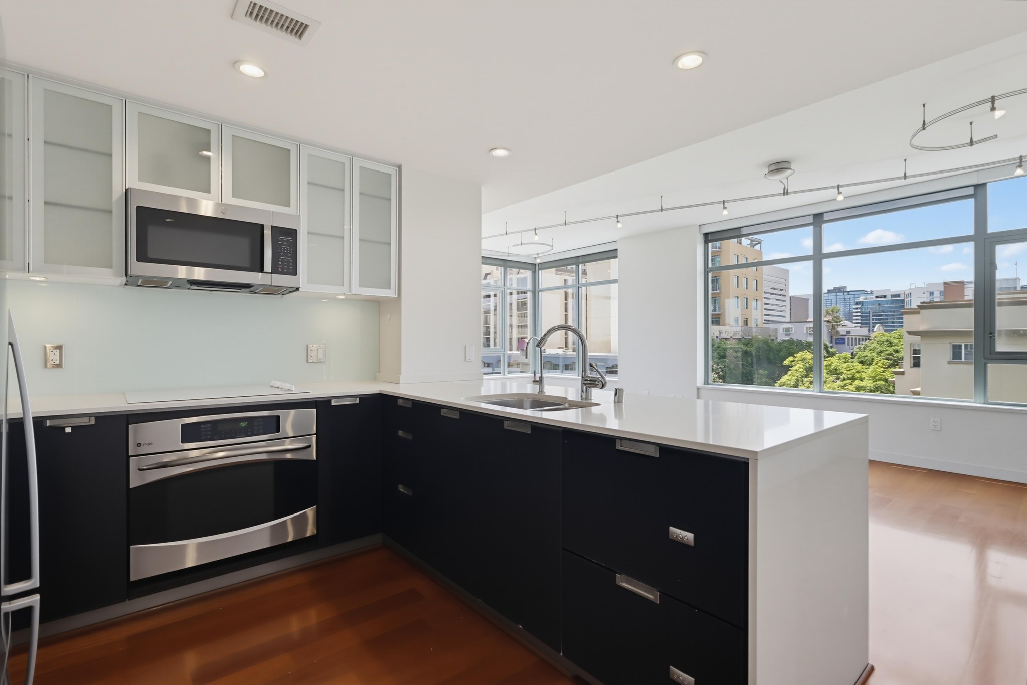 Virtual tour photo 11 of 52 for 1441 Ninth Ave Unit 507