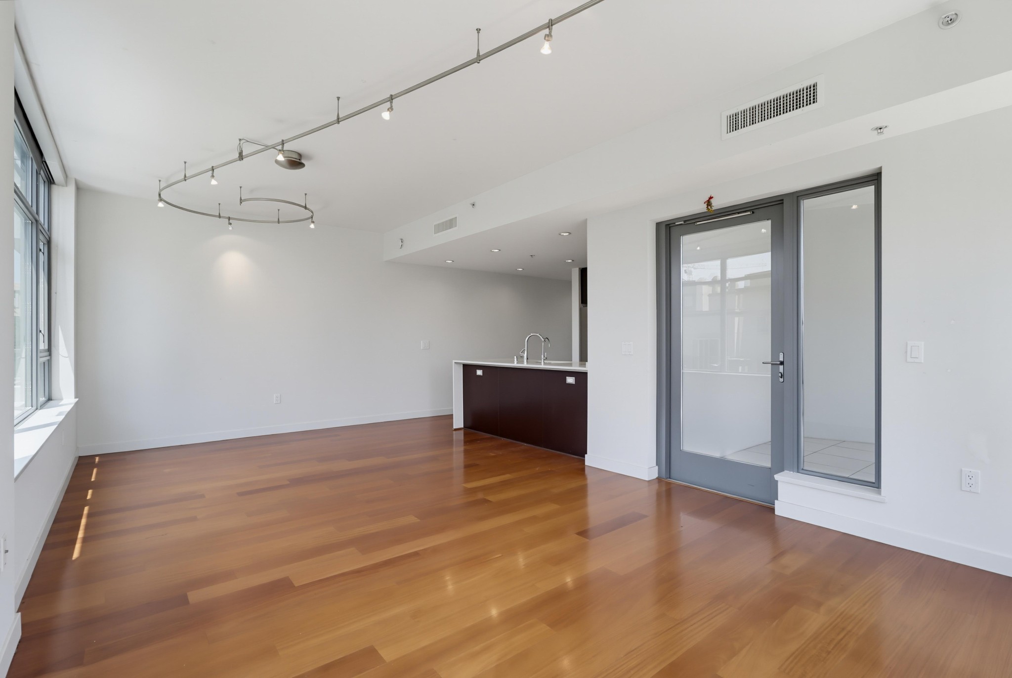Virtual tour photo 16 of 52 for 1441 Ninth Ave Unit 507