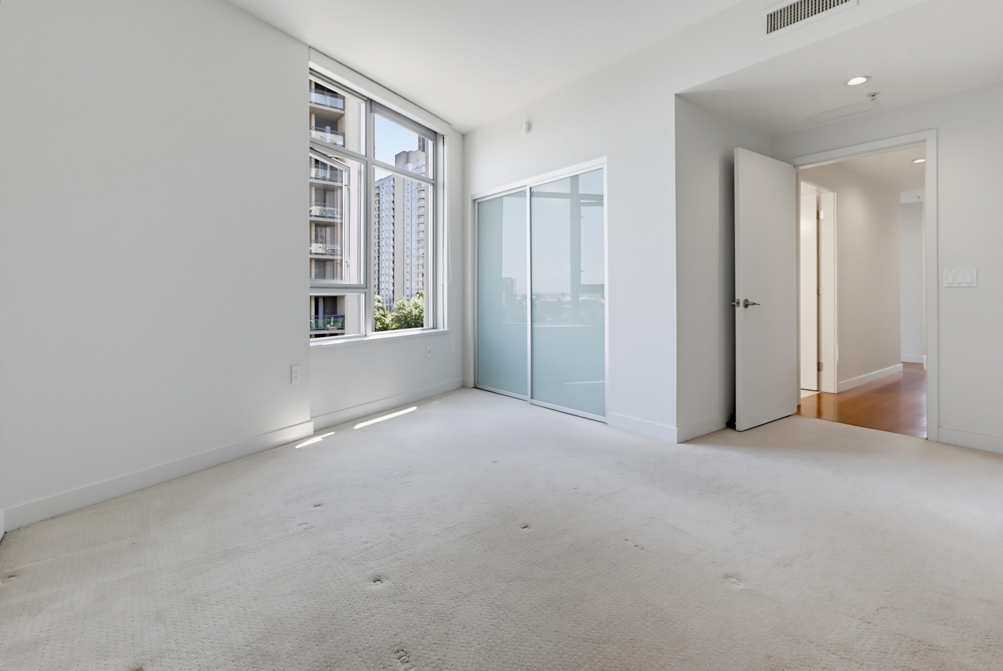 Virtual tour photo 34 of 52 for 1441 Ninth Ave Unit 507