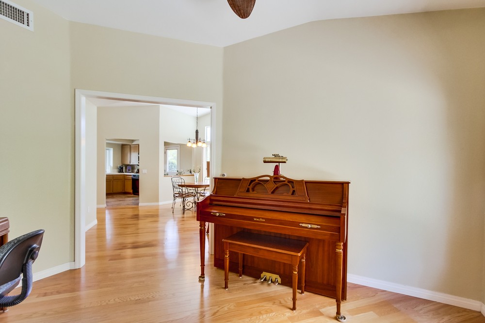 Virtual tour photo 28 of 77 for 14412 North Church Square