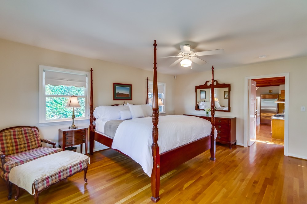 Virtual tour photo 31 of 52 for 1444 Law St