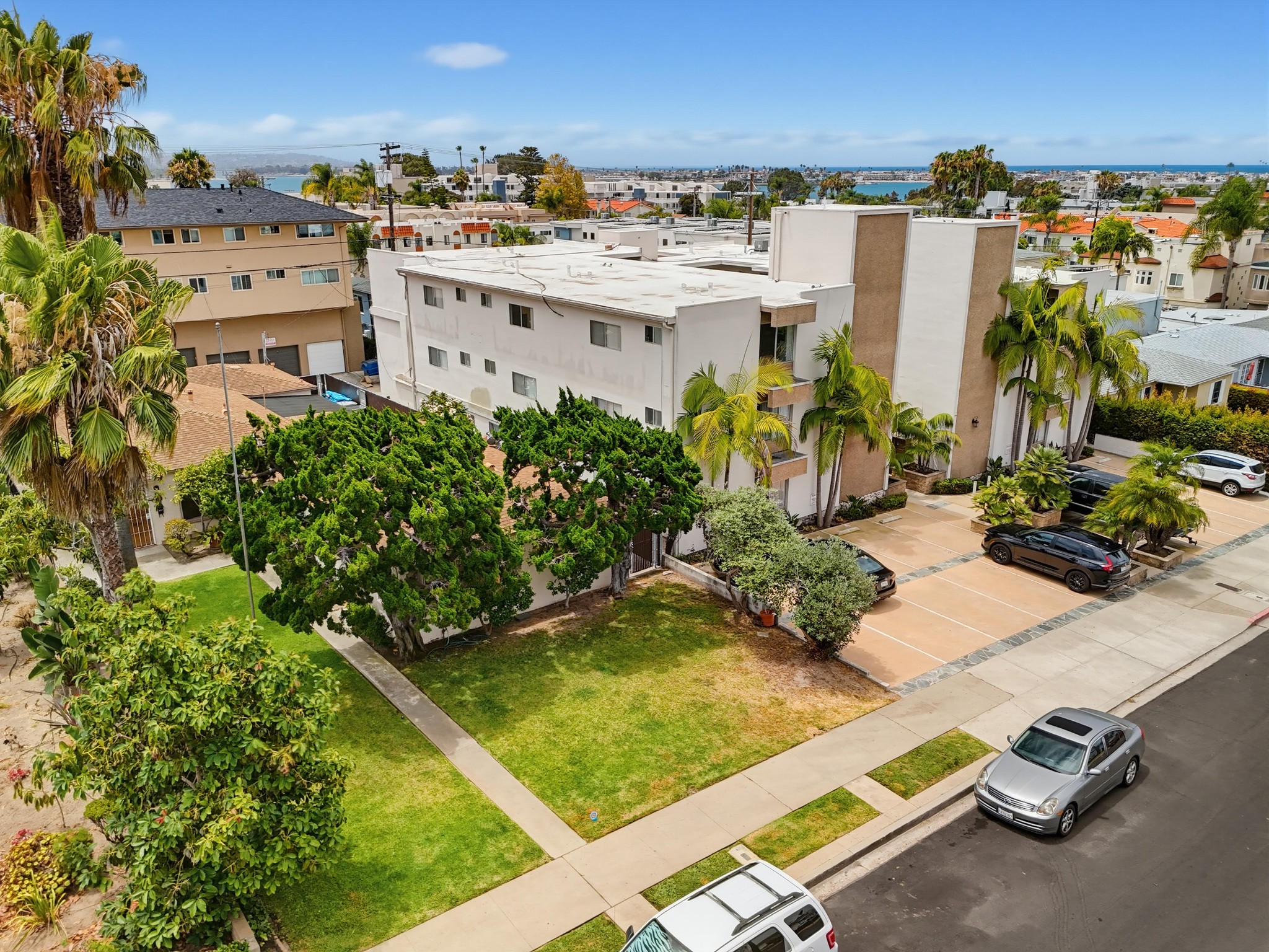 Virtual tour photo 1 of 34 for 1449-53 Oliver Ave