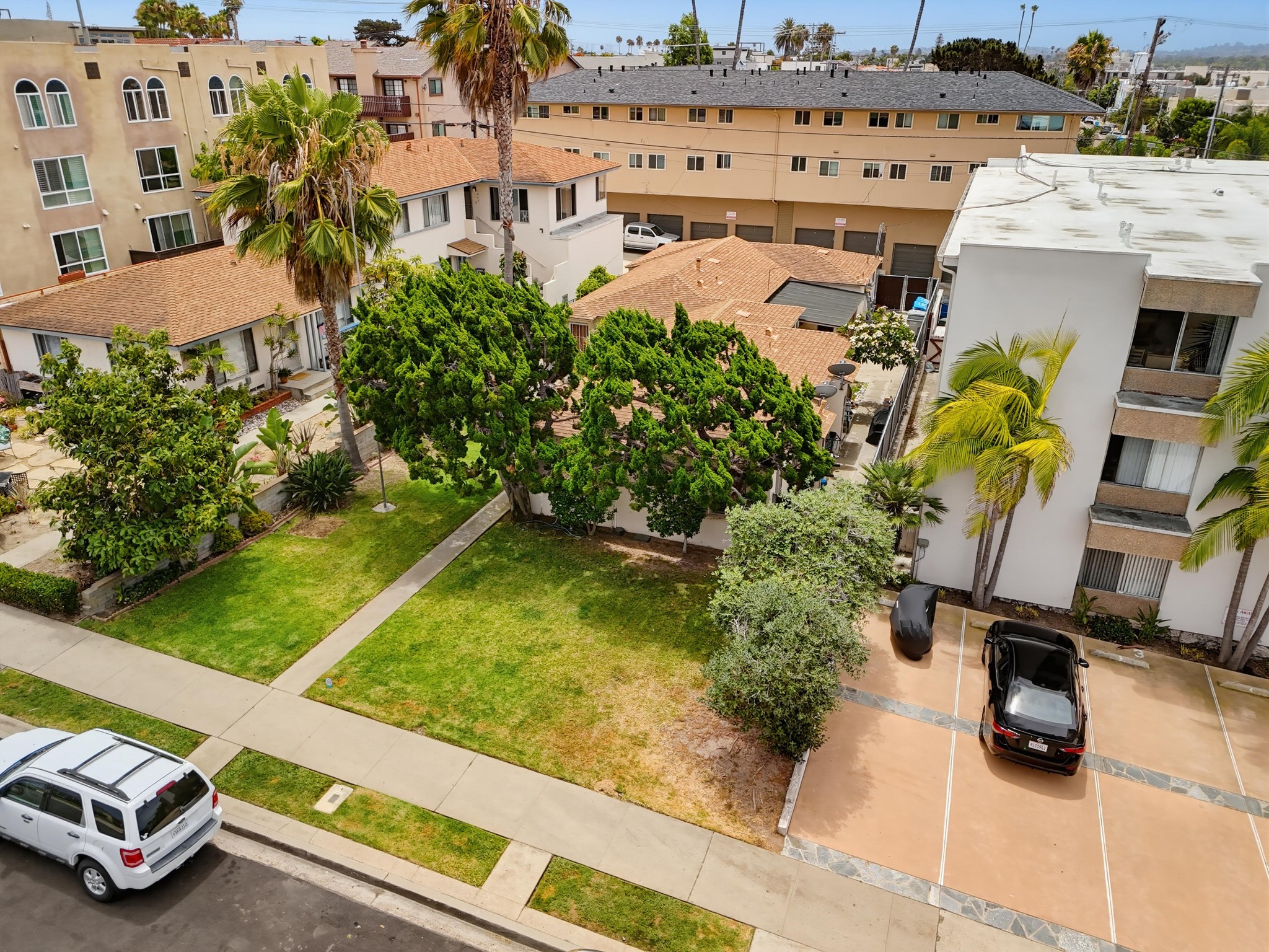 Virtual tour photo 4 of 34 for 1449-53 Oliver Ave